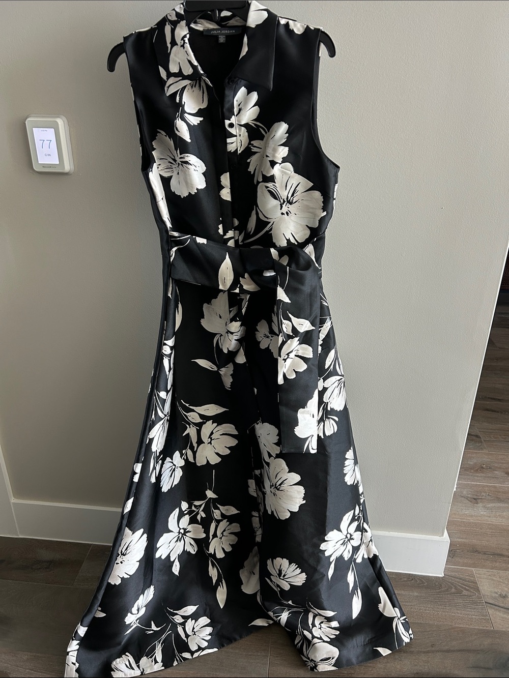 julia jordan Black and White Floral Maxi Dress